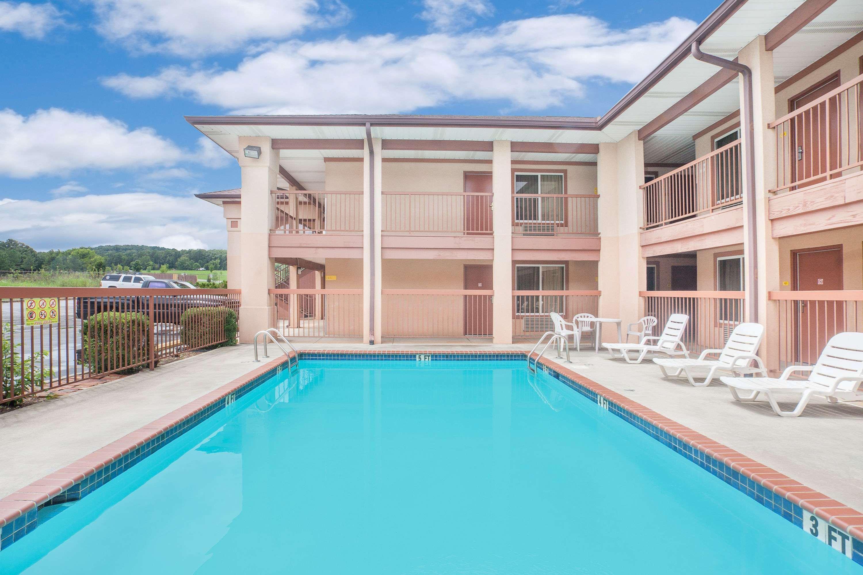 Super 8 By Wyndham Decatur Priceville Dış mekan fotoğraf